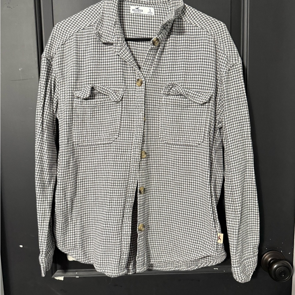 Hollister women’s Black and White Checkered Shirt Jacket
